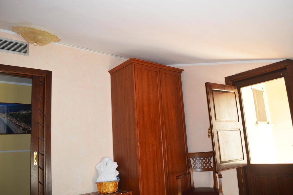 Hotel Palazzo Krataiis Шилла Экстерьер фото
